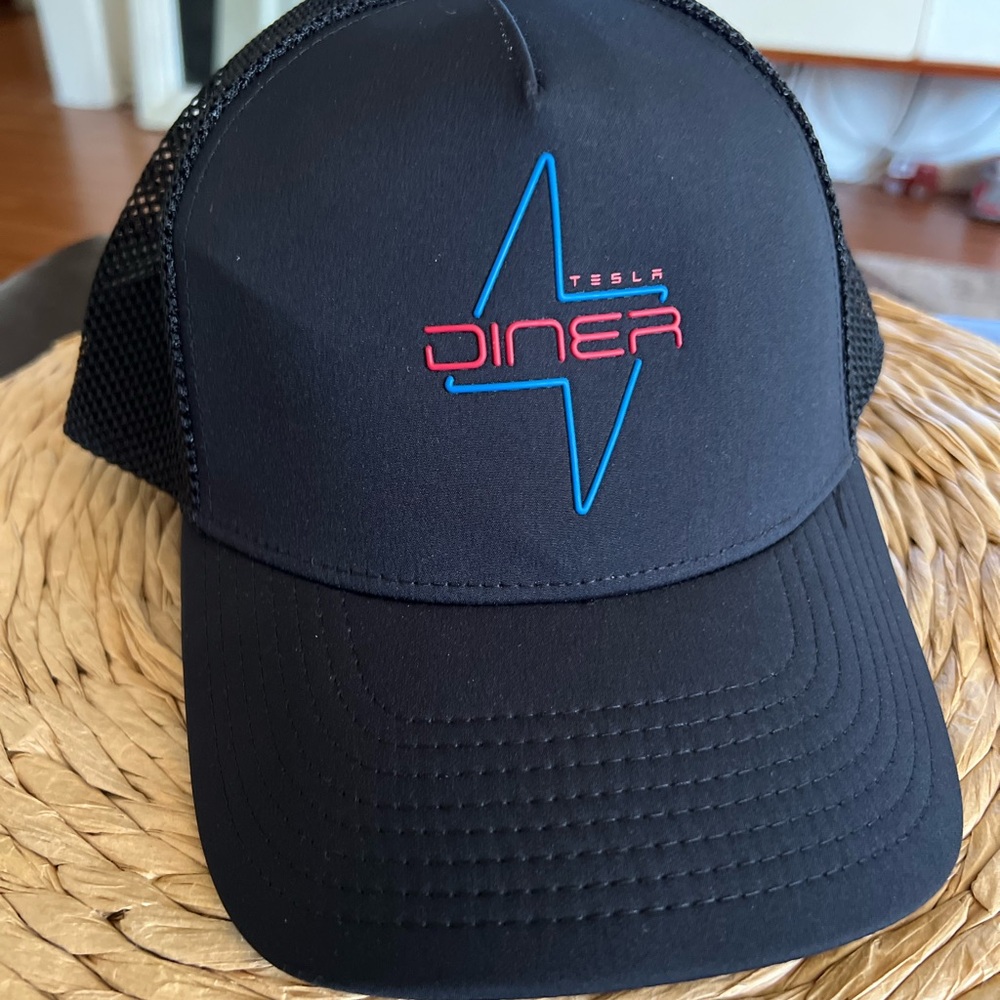 🔥Tesla Diner Black Mesh Cap